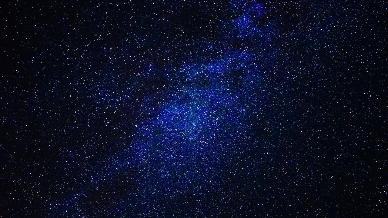 Foto des Sternenhimmels bei Nacht