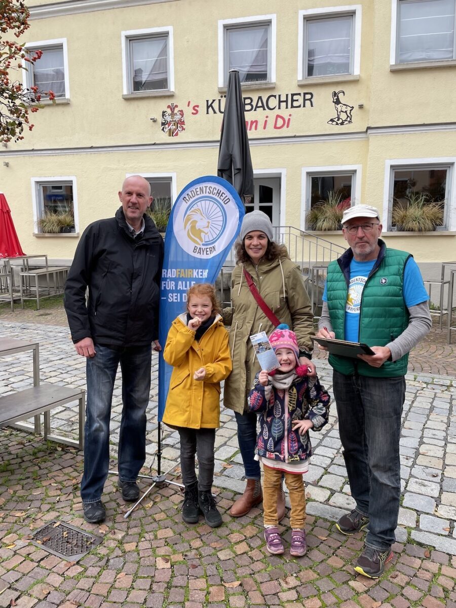 Gruppenfoto von der Infoaktion zum Radentscheid