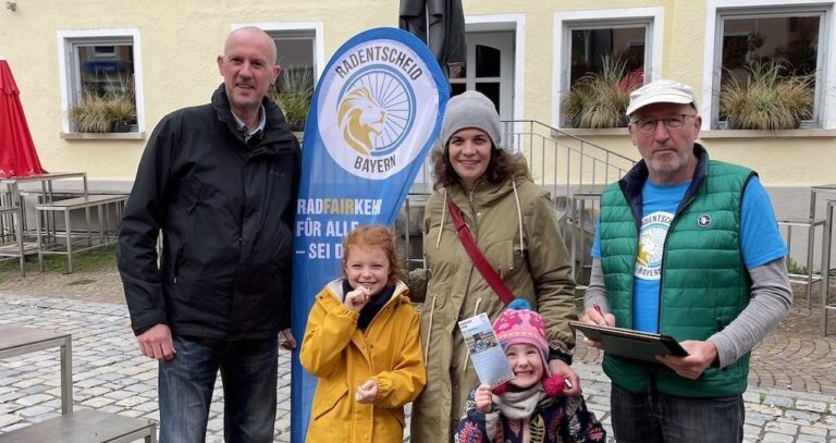 Info-Stand und Unterschriftensammlung für Radentscheid