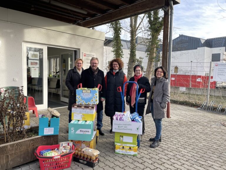 Aichacher Stadtrat sammelt für die Tafel