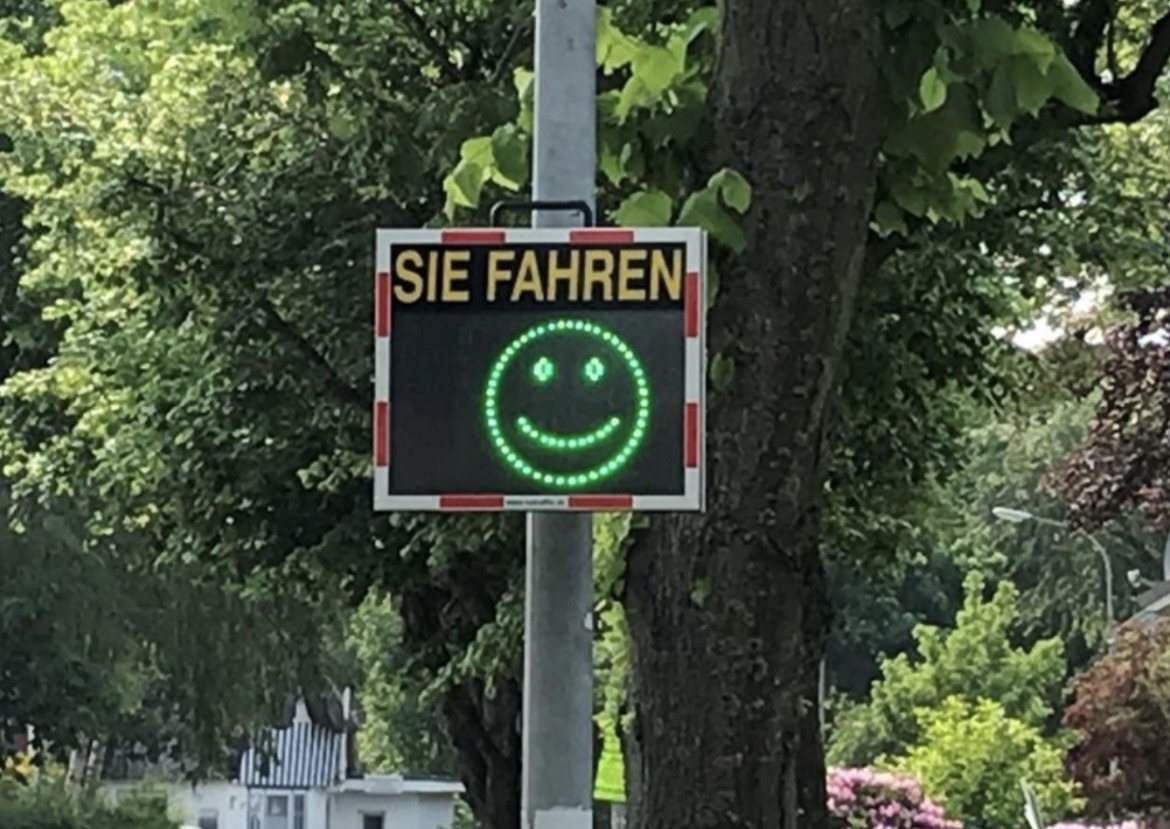 Erfolgreicher Antrag: zwei weitere Radarsmileys für Aichach