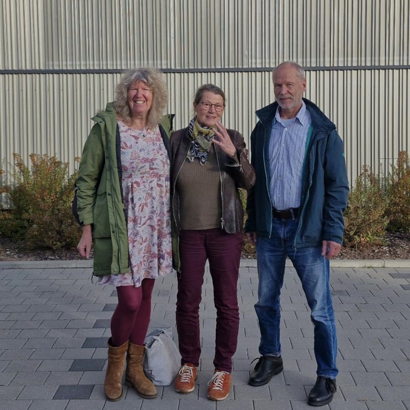 Marion Brülls, Monika Gebhard, Wolfang Pfeiffer vor dem Katastrophenschutzzentrum im Kreis Stormarn