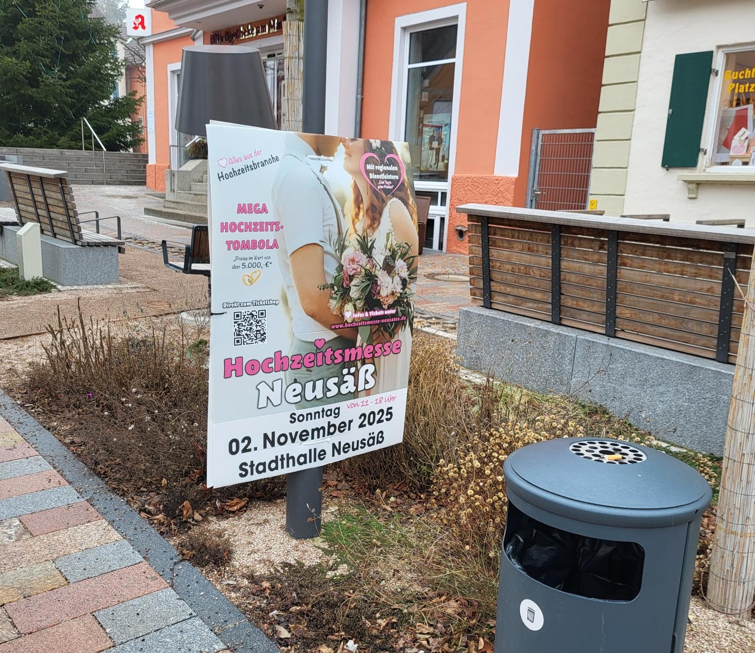 Licht im Plakate-Dschungel